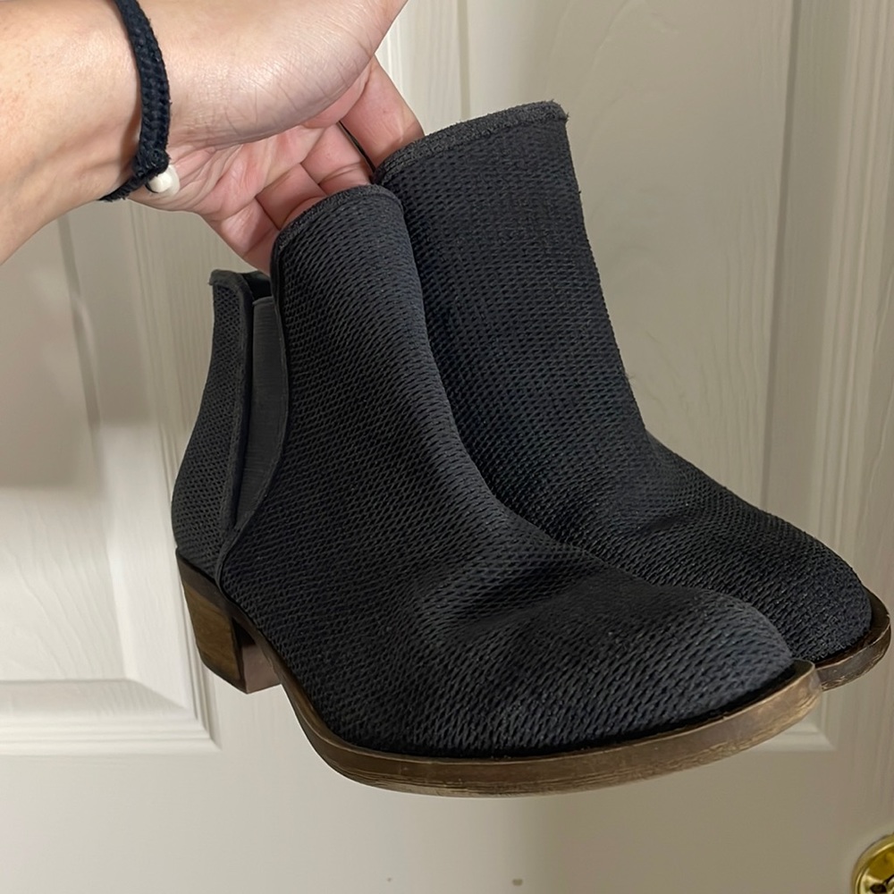 KENSIE ANKLE BOOTIES, WORN ONCE